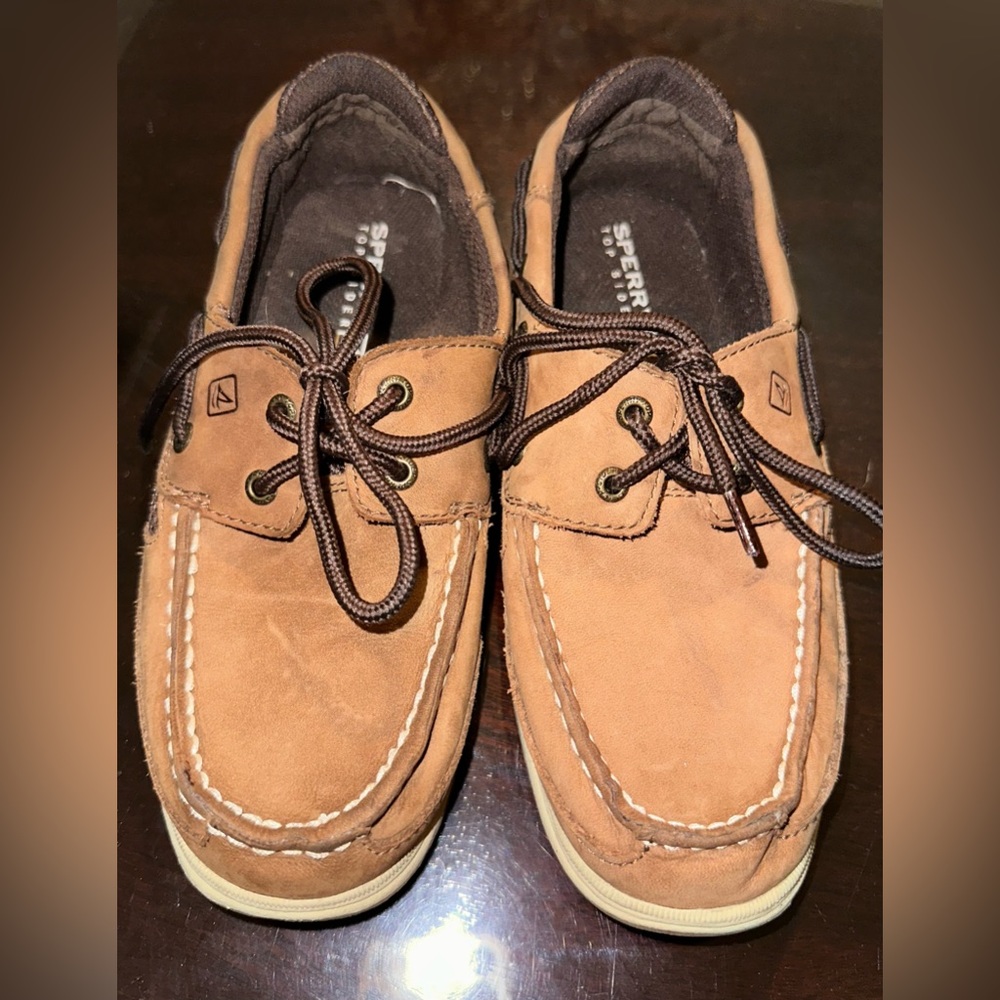 Sperry boys Youth Lanyard Boat Shoe - gently worn. Size 3.5 youth.